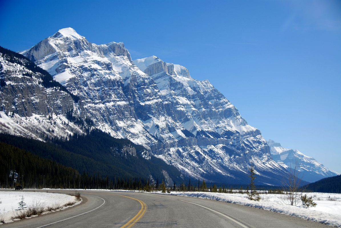 08 Mount Wilson From Beyond Saskatchewan River Crossing On Icefields Parkway